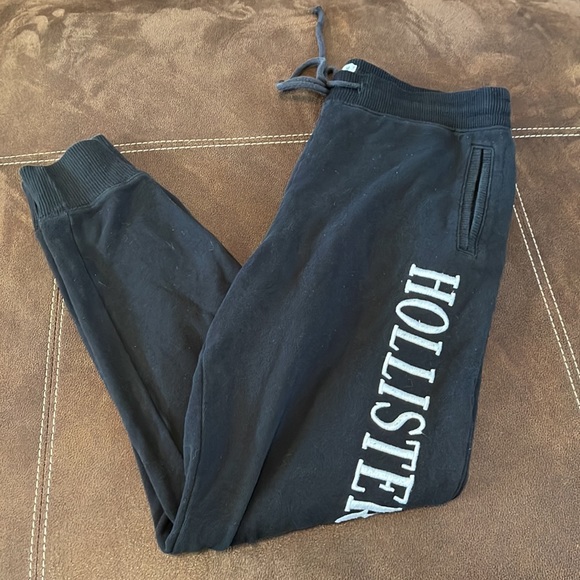 Hollister Joggers - Picture 2 of 3